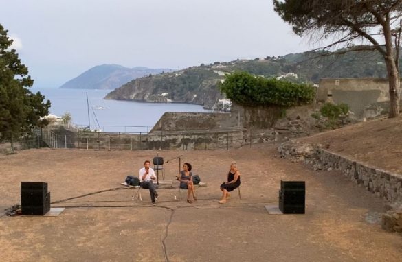 Tra archeologia e paesaggio a Lipari le opere digitali di Eva Schlegel [VIDEO]