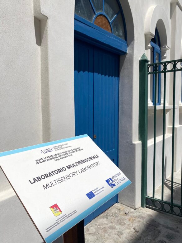 ARCHEOLOGIA E ACCESSIBILITA’: Sicilia, reperti tattili, segnaletica in Braille e video in LIS al Museo Luigi Bernabò Brea di Lipari. I beni culturali aprono a non vedenti e non udenti